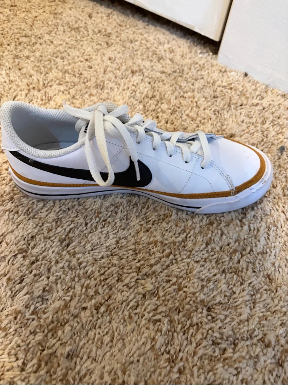 Nike Kids White Black & Brown Accent Low-Top Sneakers